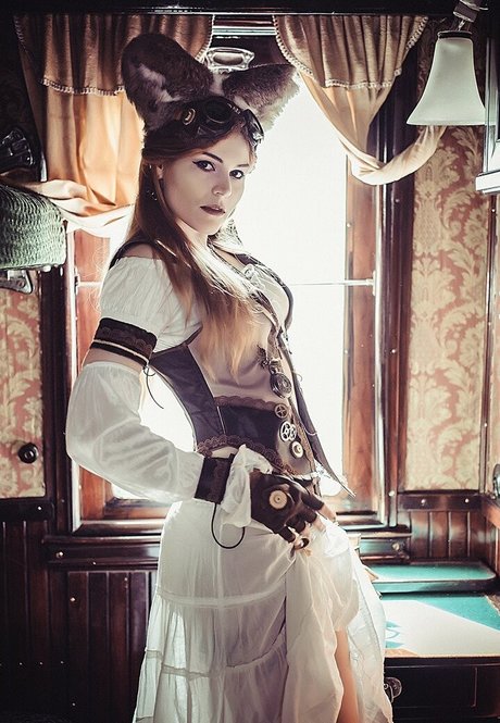 Anya Ichios photo 466