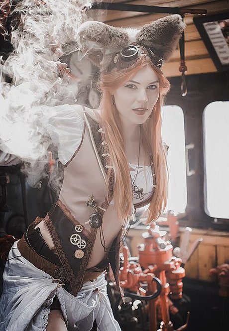 Anya Ichios photo 484