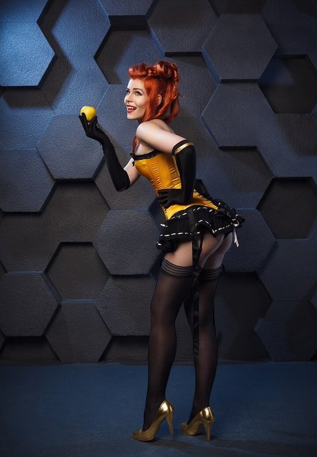 Anya Ichios photo 538