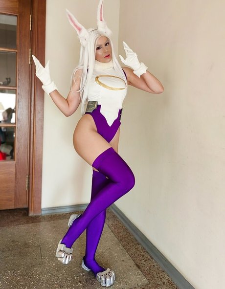 Anya Ichios photo 681