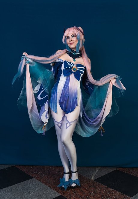 Anya Ichios photo 697