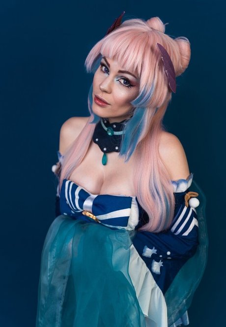 Anya Ichios photo 700