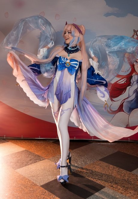 Anya Ichios photo 701