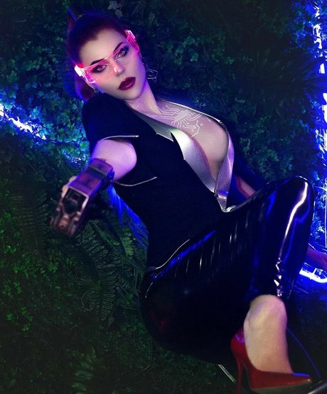 Anya Ichios photo 722