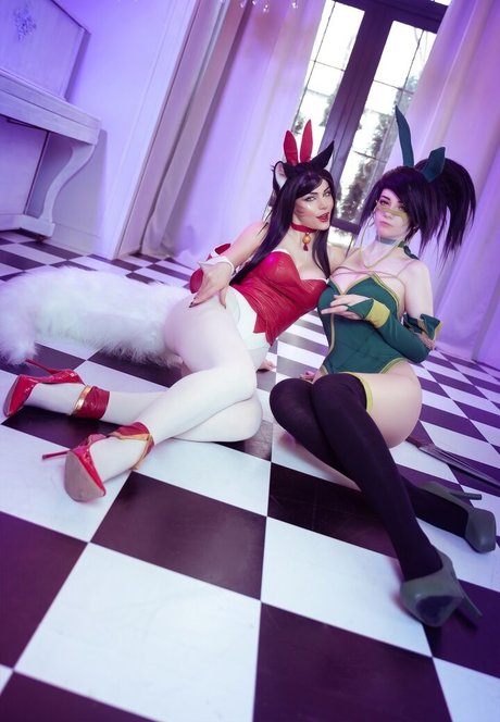 Anya Ichios photo 778