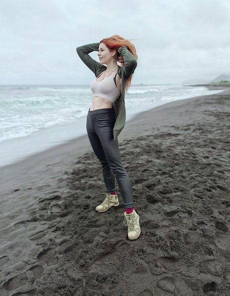 Anya Ichios photo 786