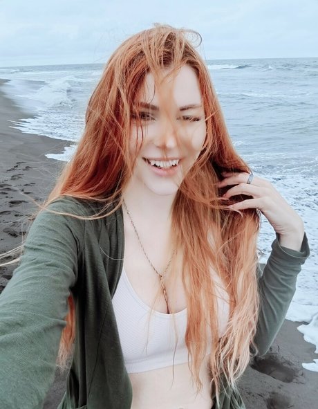 Anya Ichios photo 789