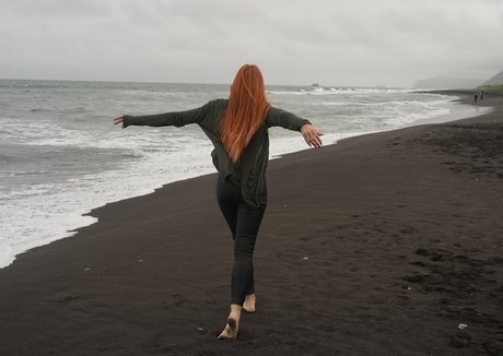 Anya Ichios photo 790
