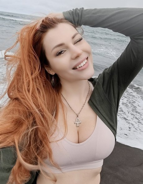 Anya Ichios photo 791