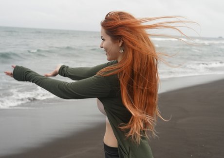 Anya Ichios photo 792