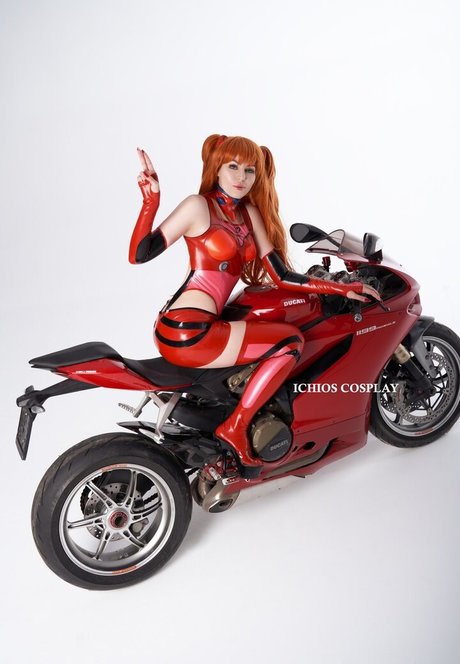 Anya Ichios photo 794