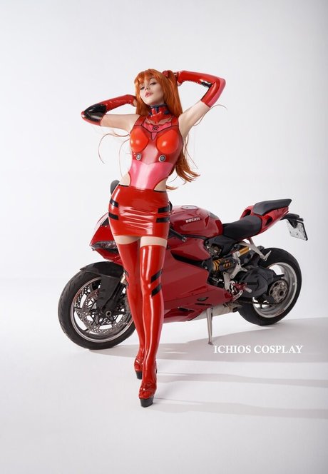 Anya Ichios photo 795