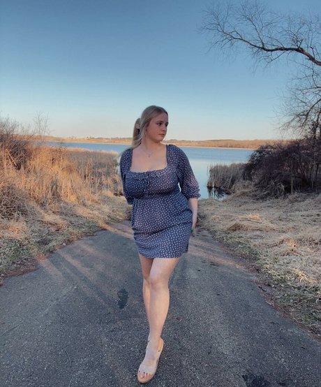 Anya Marie photo 28