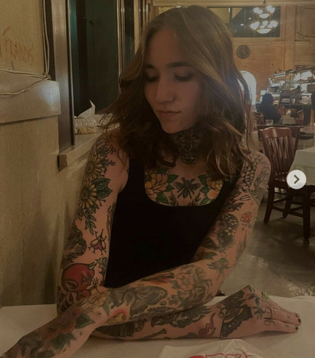 Apimpnamedslickkat photo 6