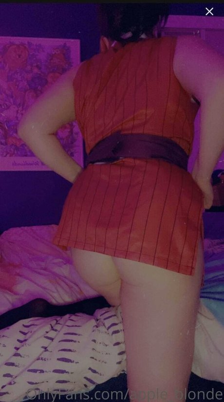 AppleBlonde photo 22