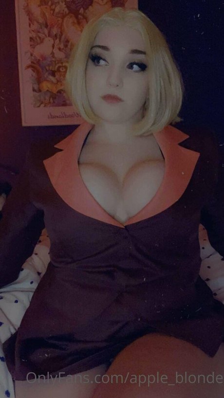 AppleBlonde photo 37