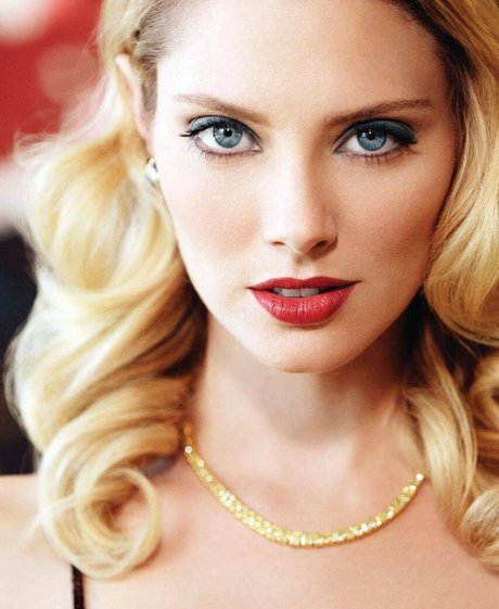 April Bowlby photo 34
