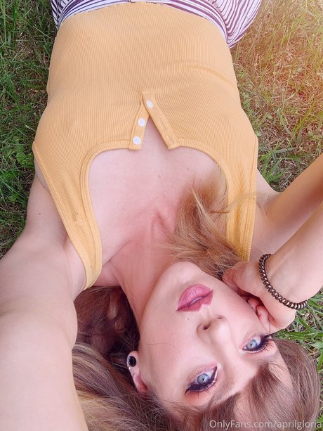 April Gloria photo 302