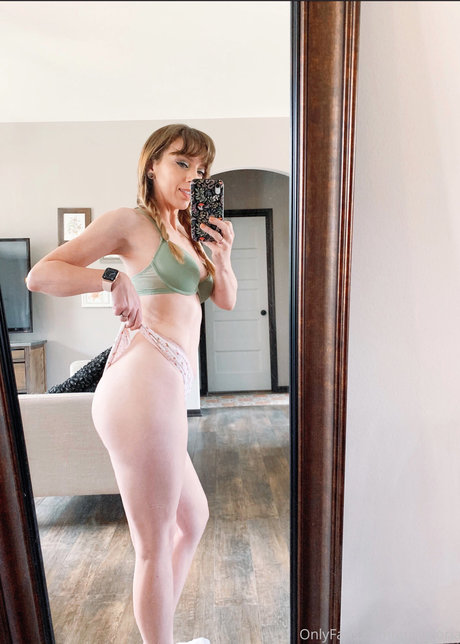 April Gloria photo 721