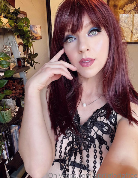 April Gloria photo 949