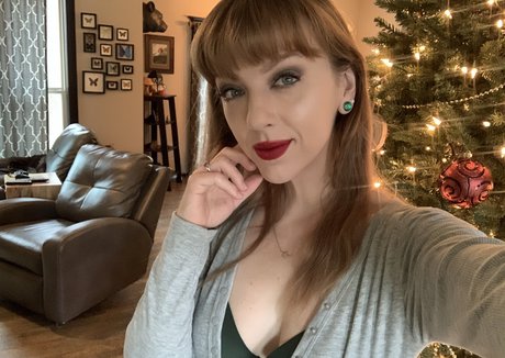 April Gloria photo 1107