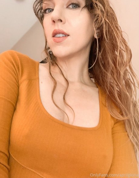 April Gloria photo 1125