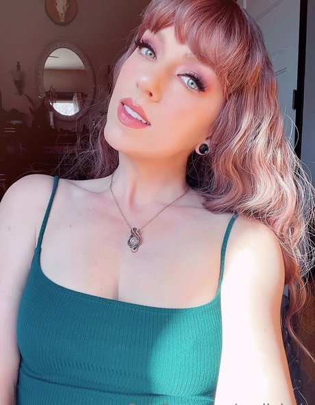 April Gloria photo 1812