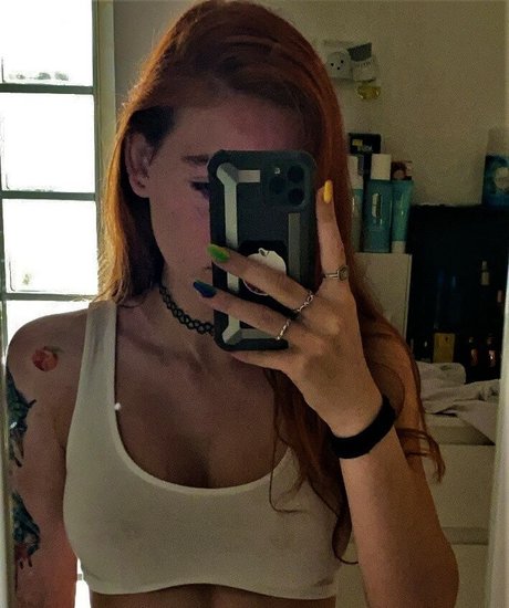 April Harel photo 35