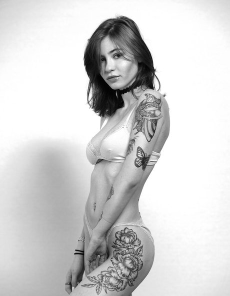 April Harel photo 62