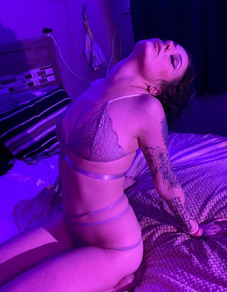 Aprilaura photo 23