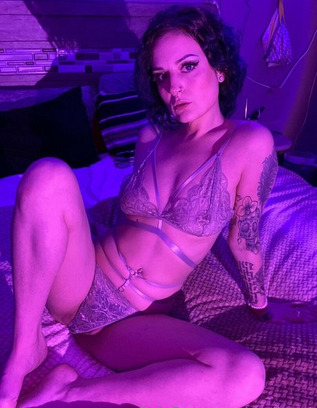Aprilaura photo 32