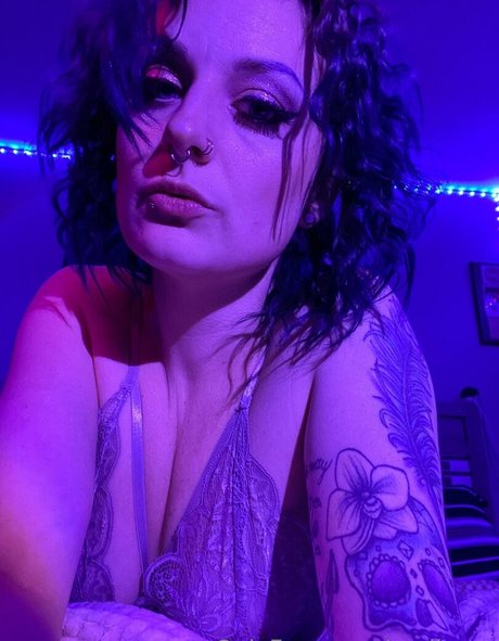 Aprilaura photo 38