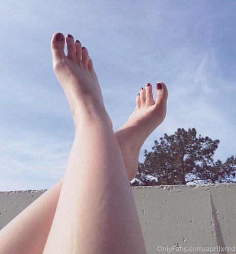 Aprilxredfree photo 2