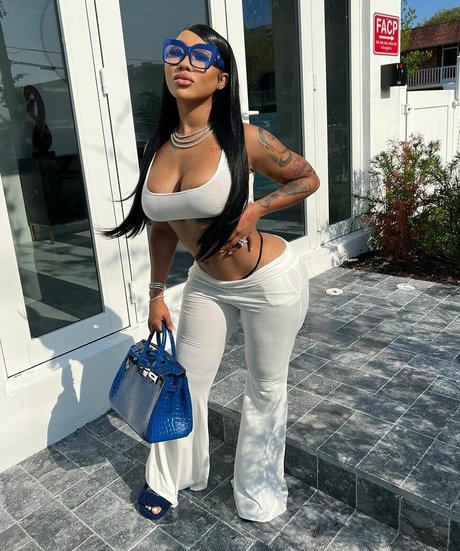 Ari Fletcher photo 38