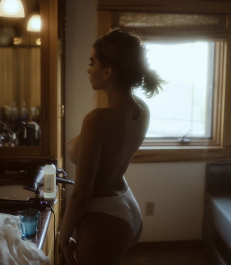 Ari Nicholle Gold photo 25