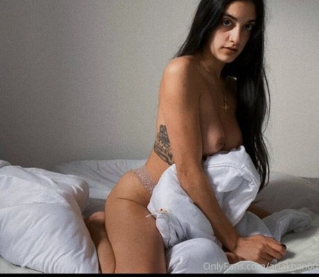 Aria Khan photo 103