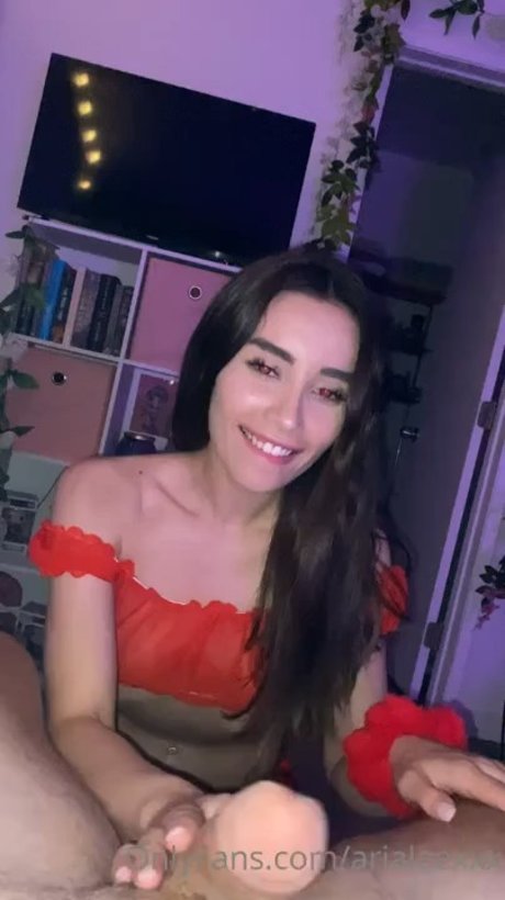 Aria Lee photo 2