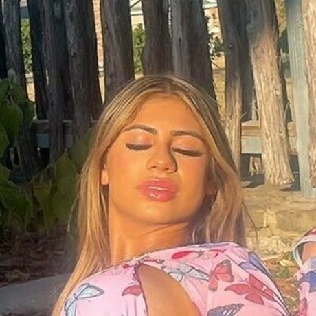 Ariana Gonzalez photo 3