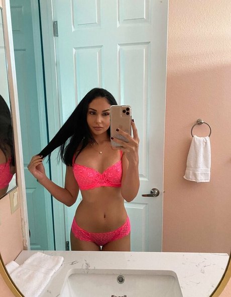Arianamarie photo 526