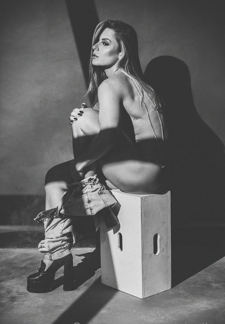 Aricia Silva photo 320