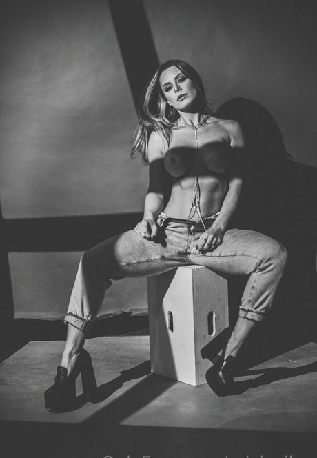 Aricia Silva photo 330