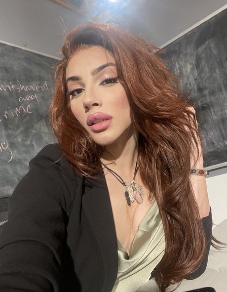 Ariel Demure photo 12