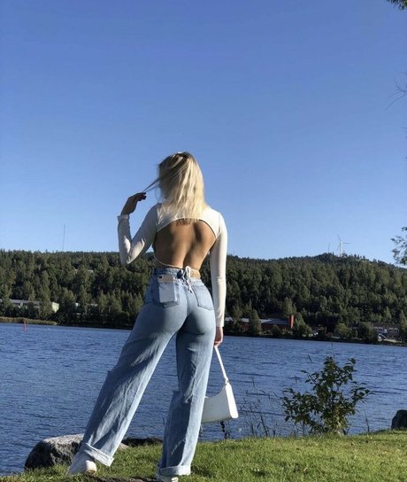 Arielle Burstrom photo 7