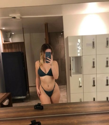 Profile photo of Arielle Burstrom