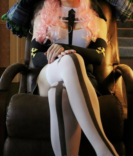Ariharlow photo 4