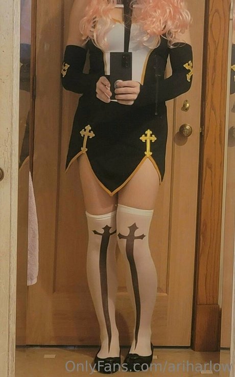 Ariharlow photo 7