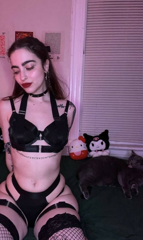 Artbitch666 photo 4