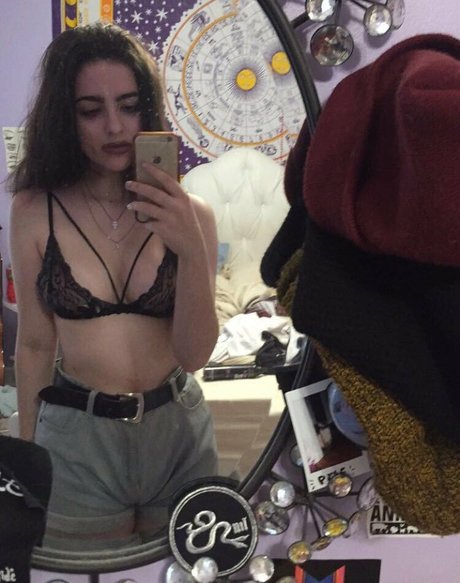 Artbitch666 photo 26