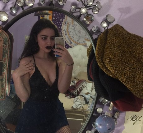 Artbitch666 photo 87