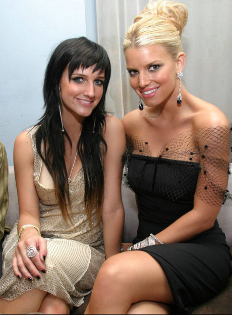 Ashlee Simpson Ross photo 4